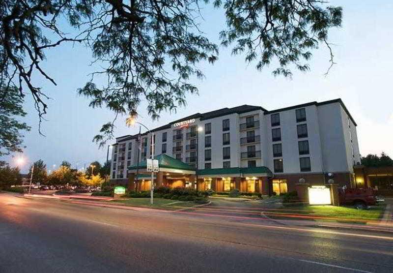 Courtyard By Marriott Bloomington Hotel Exterior photo