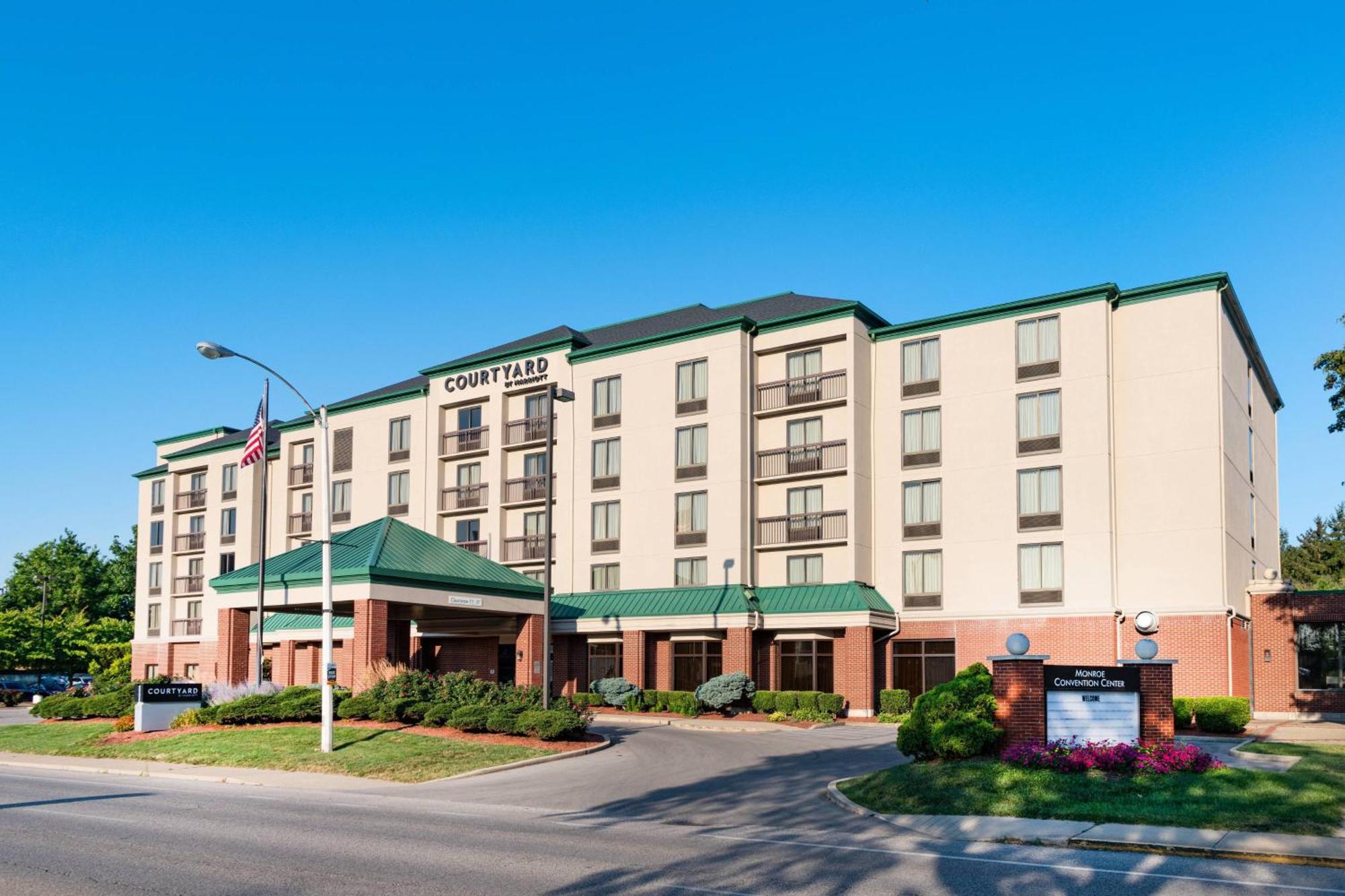 Courtyard By Marriott Bloomington Hotel Exterior photo