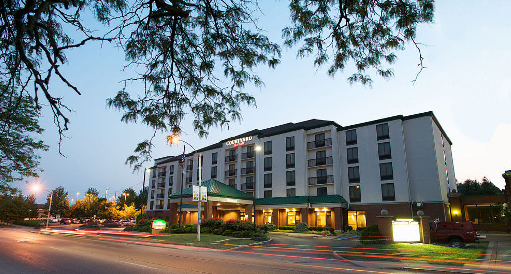 Courtyard By Marriott Bloomington Hotel Exterior photo